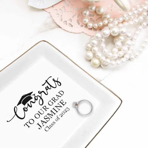 Vista 2 de Artsadd Bandejas de cerámica personalizadas para joyería de mamá, Felicidades a nuestro grado, soporte personalizado para platos de graduación 2023