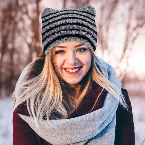 Vista 4 de Century Star Gorros de ganchillo para mujer, gorro de gato, gorro de invierno cálido de punto a rayas, accesorios de gorra Y2K, gorros holgados