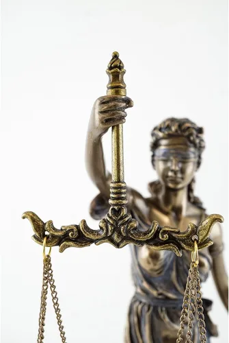 Vista 4 de Top Collection Estatua de La Justicia con acabado en bronce de 12.5 pulgadas