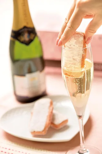 Vista 4 de Pink Champagne Biscuit por Fossier