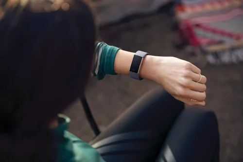 Vista 5 de Fitbit Charge 3 - Rastreador de actividad física Oro rosa/azul gris