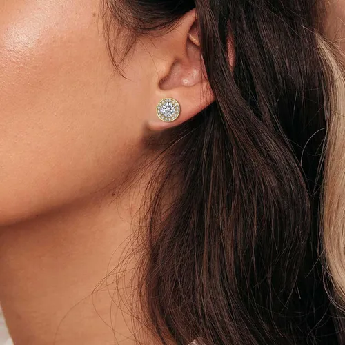 Vista 2 de EVER FAITH Aretes de tuerca de boda para mujer, color blanco brillante con corte cuadrado redondo y circonita cúbica para novia (2 pares), Circonita