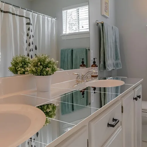 Vista 3 de Tenare 12 piezas de azulejos acrílicos autoadhesivos para espejo de pared, hojas flexibles de espejo pequeño, sin vidrio, irrompibles para baño