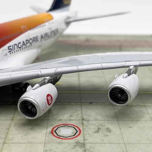 Vista 4 de Modelo de aleación de avión fundido a presión, modelo de avión 1/400 Singapore Airlines A380-800, juguetes y decoraciones para adultos, 7.9 x 4.6