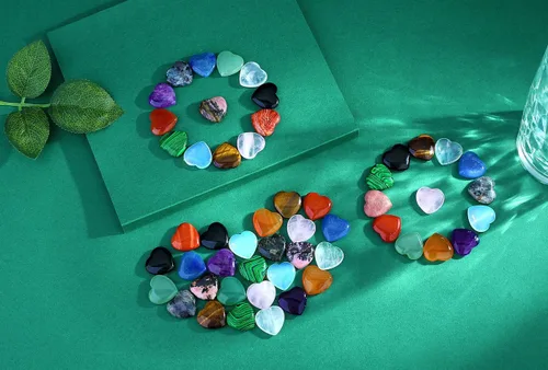 Vista 2 de QINJIEJIE 52 piezas de cristales en forma de corazón, piedras de preocupación de cuarzo rosa, piedras preciosas del amor, cuarzo rosa a granel
