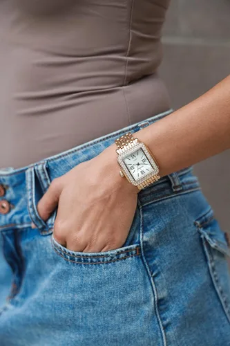 Vista 8 de Peugeot Reloj de vestir rectangular para mujer con bisel decorado de cristal, números romanos y pulsera