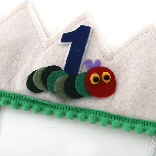 Vista 6 de Hungry Caterpillar - Corona de primer cumpleaños – Decoración de fiesta temática de frutas, sombrero de primer cumpleaños y accesorio para aplastar
