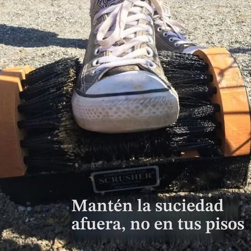 Vista 6 de El limpiador original de botas y zapatos de Scrusher es duradero y resistente a la intemperie