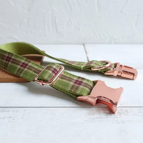 Vista 5 de PETDURO Collar de Perro a Cuadros Personalizado Verde Manzana - Nombre y Número de Teléfono Grabados en Hebilla de Metal Oro Rosa - Personalizado