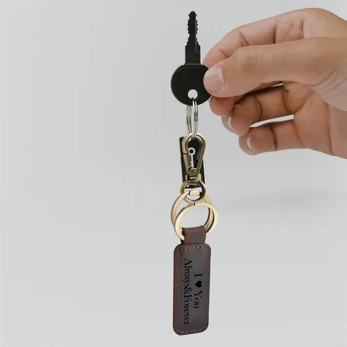 Vista 5 de Llavero de cuero personalizado con texto de nombre, llavero de cuero para hombres y mujeres, regalos para papá, novio, mamá