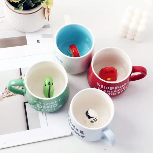 Vista 6 de Taza de cerámica de Narval con animal 3D oculto en el interior, taza de 12 oz con figura de dibujos animados hecha a mano, linda taza sorpresa