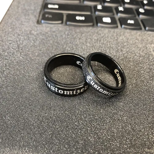 Vista 3 de YUOTO Anillos giratorios personalizados para hombres con texto personalizado. Anillo giratorio personalizado y grabado para mujeres. Anillos