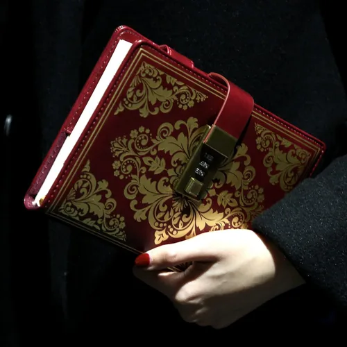 Vista 6 de CAGIE Diario de bloqueo para mujer, diario vintage recargable con candado, 224 páginas, diario de cuero con cerradura para escritura de secretos