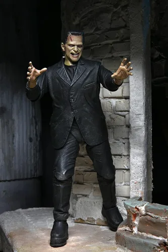 Vista 4 de Universal Monsters - Ultimate Frankenstein's Monster (color) Figura de acción a escala de 7 pulgadas