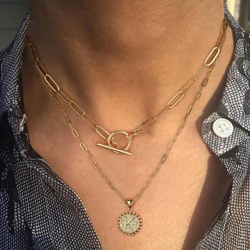 Vista 4 de Collares con iniciales en capas de oro para mujer, collar de cadena de clip chapado en oro real de 14 quilates, collares con inicial, gargantilla