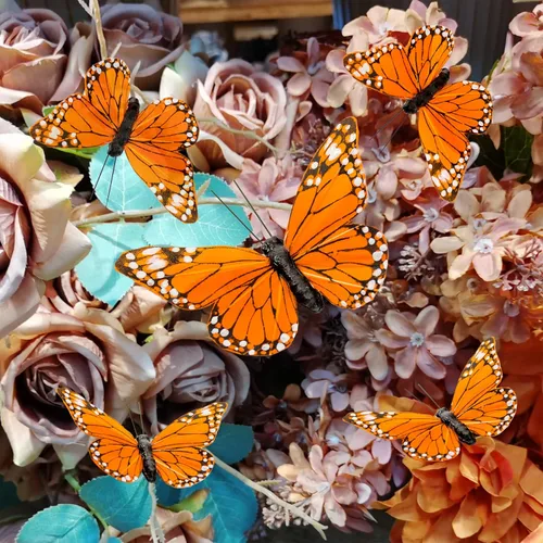 Vista 4 de YCHTEWY - Decoración de mariposa monarca, juego de 12 decoraciones de mariposa de plumas con clip, 3.75", naranja..