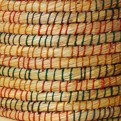 Vista 4 de Cesta grande de almacenamiento con tapa de yute arcoíris (15 pulgadas, pequeña)