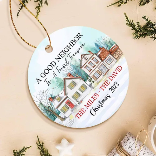 Vista 4 de Adorno personalizado de buen vecino con nombres y texto personalizados, adornos de tesoro de A Good Neighbor is A Found, adornos de Navidad 2024