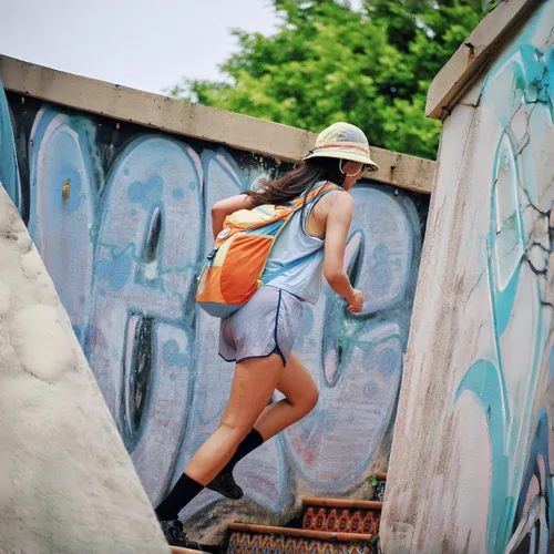 Vista 9 de Mochila plegable, mochila ligera de senderismo para hombres y mujeres, mochila pequeña plegable resistente al agua de 18 litros con diseño de bloque