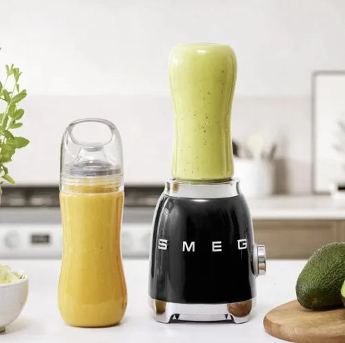 Vista 5 de SMEG Licuadora personal estilo retro de los años 50 con perilla retroiluminada y dos botellas de 20.3 fl oz sin BPA