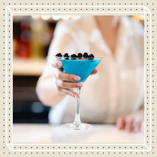 Vista 4 de Mezcla para bebidas Blue Curacao de Finest Call, botella de 33.8 onzas líquidas