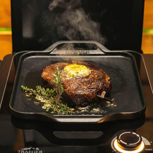 Vista 4 de Traeger Grills BAC620 Accesorio de Parrilla de Sartén de Hierro Fundido por Inducción