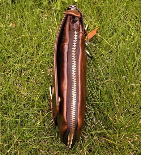 Vista 3 de Le'aokuu Bolsa para la cintura, cartera al hombro, pequeña bolsa mensajero, cangurera café de cuero genuino para hombre, Coffee), 611-1