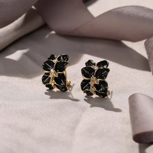 Vista 4 de EVER FAITH Aretes tipo dormilona para fiestas navideñas, joyería de disfraces, chapado en oro de 18 quilates, cristal blanco, hojas esmaltadas