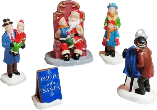 Vista 3 de MOMENTS IN TIME Conjunto de 5 figuritas de aldea navideña de poliresina pintadas a mano, familia con Papá Noel, escena navideña en miniatura
