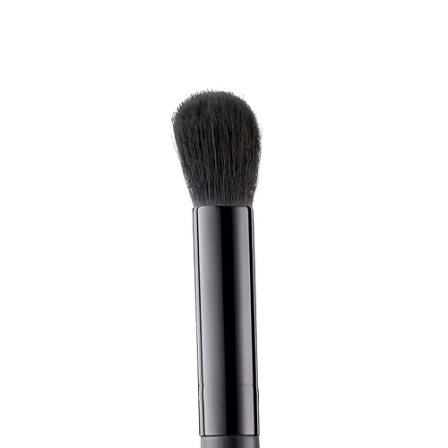 Vista 2 de e.l.f. Cepillo corrector impecable, cepillo de forma redonda para un aspecto suave y aerógrafo, ideal para mezclar y resaltar, vegano y libre