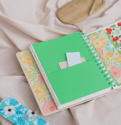 Vista 5 de Kokonote Blummen 2023 - Diario de 6.3 x 7.8 pulgadas 6.5 x 7.9 in Agenda académica con calcomanías Papelería de flores lindas