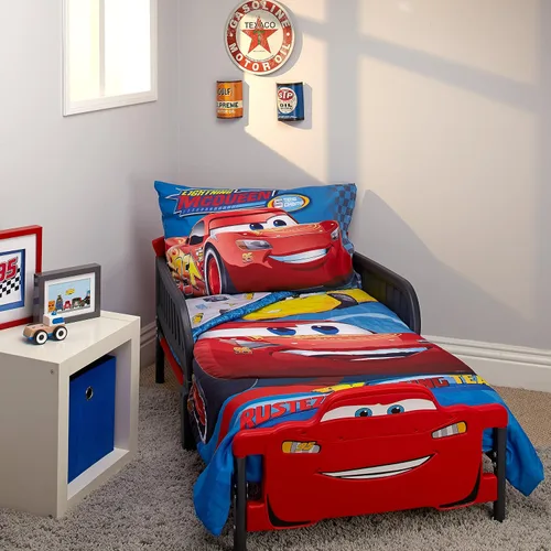 Vista 21 de Disney Cars Piston Cup Circuit - Juego de cama infantil de 4 piezas color azul, rojo y amarillo, Lightning McQueen y Mater, edredón, sábana bajera