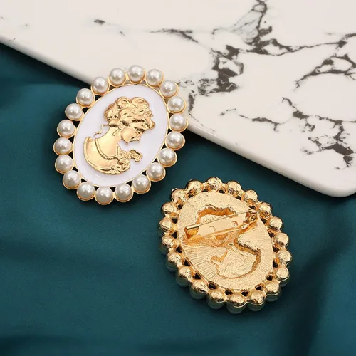 Vista 3 de Broche de camafeo victoriano con diamantes de imitación y perlas para mujer, elegante joyería vintage para damas