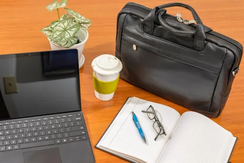 Vista 2 de McKlein EE. UU. Gresham litigator portafolios de piel, 15.4" Laptop Case de la serie S
