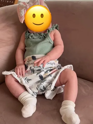 Vista 4 de ZZUYFI Conjunto de ropa de verano para bebé recién nacida, conjunto de ropa de verano con estampado floral, mameluco con cordón y diadema corta