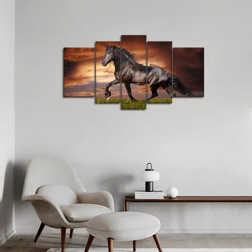Vista 5 de Arte de pared de 5 paneles negro Friesian Running Horse Trot en el campo al atardecer, hierba y flores, cuadros impresos en lienzo, animales