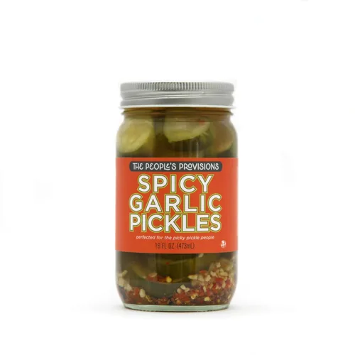 Vista 3 de The People's Provisions - Pepinillos picantes de ajo de 16 oz - Chips de pepinillo de ajo picantes crujientes, picantes y de corte grueso