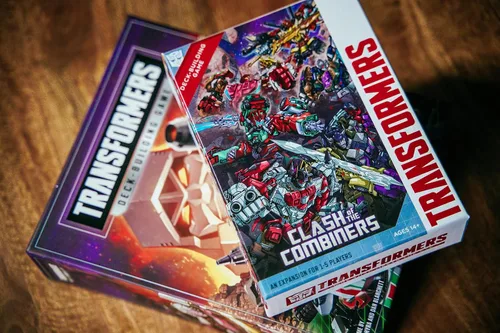 Vista 4 de Renegade Game Studios Transformers Deck Building Juego Choque de la Expansion for 1-5 Players Featuring 6 Giant-Sized Cards and 75 New Strategy