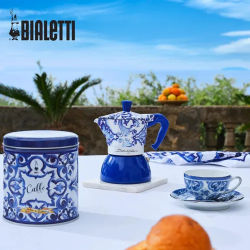 Vista 4 de Bialetti Dolce & Gabbana Mocinduction Blue Mediterraneo 6 tazas de inducción y fuego abierto (máquina de café, café expreso)