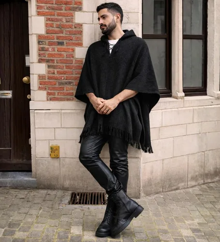 Vista 4 de Poncho de lana de alpaca Gamboa para hombre, panchos mexicanos con capucha para adultos, poncho de vaquero y estilo western hippie para hombre