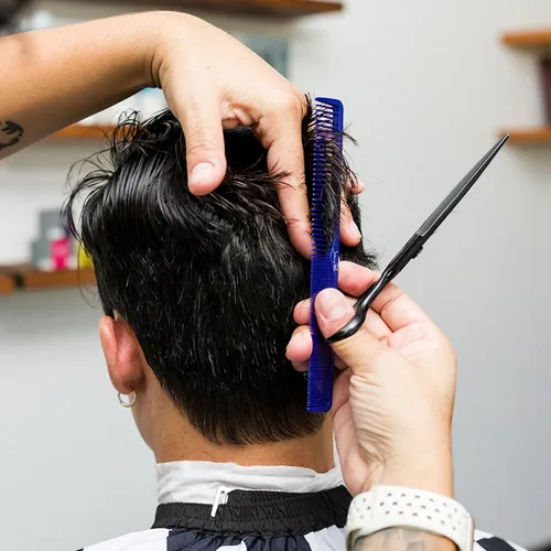 Vista 6 de JOHNNY B. Paquete de 4 peines profesionales de corte y peinado de carbono para peluqueros, uso en casa, color azul