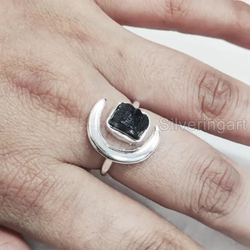 Vista 5 de Anillo de turmalina negra natural, anillo ajustable de luna creciente de turmalina áspera, octubre, plata de ley 925, anillo para mujer, Navidad