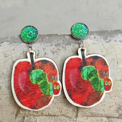 Vista 2 de Aretes colgantes de oruga hambrienta de madera para mujeres, adolescentes, niñas, profesores, estudiantes