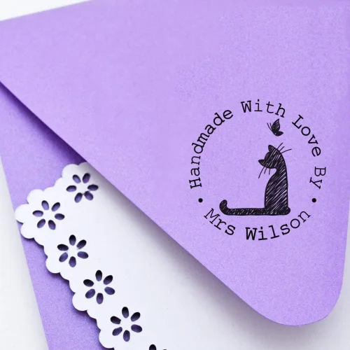 Vista 5 de Diseño personalizado de gato y mariposa hecho a mano con amor por sello, sellos de boda autoentintados personalizados, diámetro redondo, 1.65