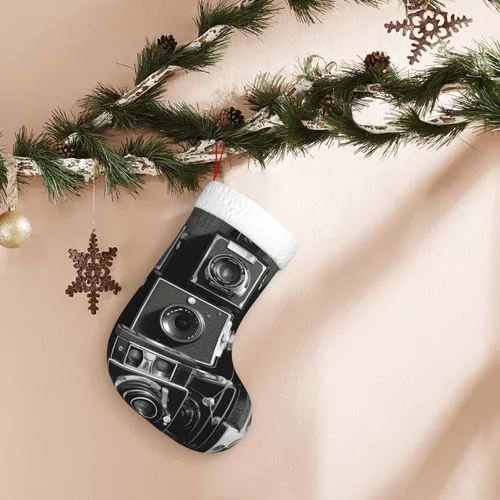 Vista 8 de Retro Cool Camera Collection - Calcetines de Navidad colgantes para decoración navideña, calcetines de Navidad de terciopelo de 18 pulgadas con puño