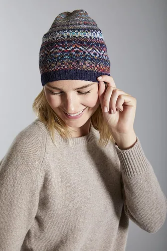 Vista 4 de Invisible World Women's Alpaca Cap Hand-Painted Beanie Hat Abancay