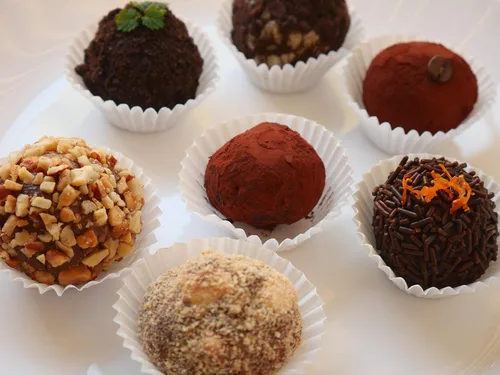 Vista 3 de Kit de fabricación de trufas de chocolate (idea de regalo, actividad de bricolaje, introducción fácil al arte de hacer chocolate). Diversión