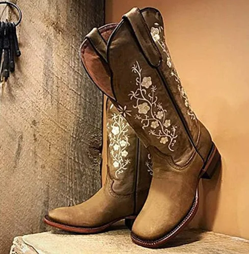 Vista 2 de SO SIMPOK Botas vaqueras retro occidentales para mujer, con diseño de mariposas bordadas de media pantorrilla, botas de tacón grueso