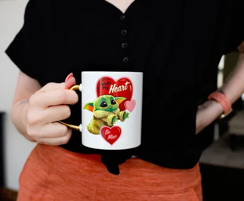 Vista 3 de STAR WARS: The Mandalorian Grogu Catch My Heart - Taza de cerámica de 14 onzas Taza de café grande sin BPA para expreso, cafeína, bebidas