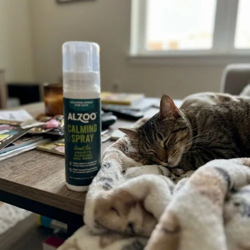 Vista 10 de ALZOO Spray calmante para gatos, a base de plantas, alivio del estrés y la ansiedad, con Nepeta Cataria, sin feromonas sintéticas, alivio del estrés